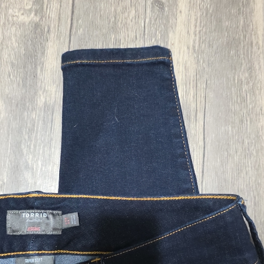 Like New torrid Dark Indigo High-Rise Skinny Jeans Size 12L - Picture 4 of 5